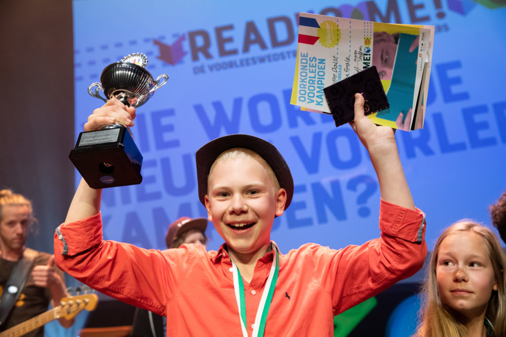 Winnaar Read2me! met oorkonde en trofee