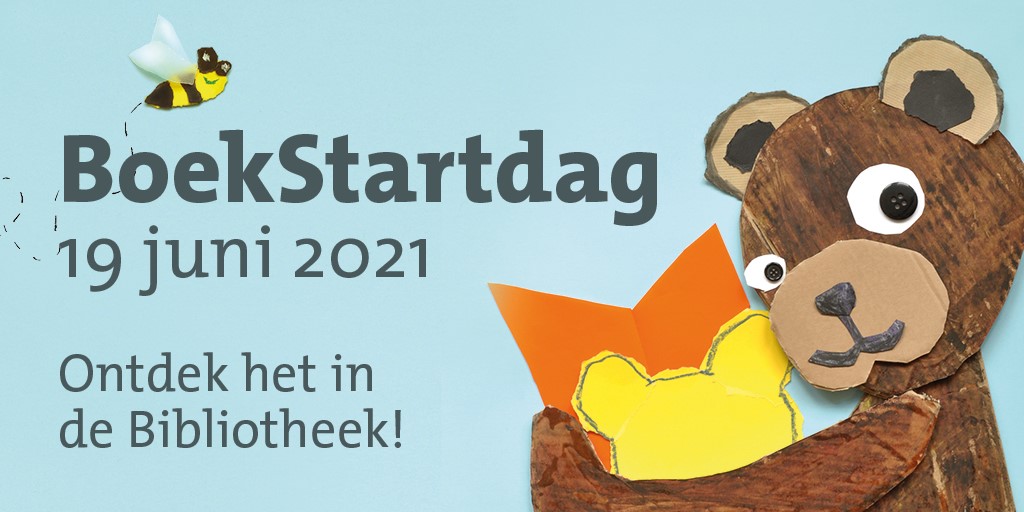 Boekstartdag 19 juni 2021. Ontdek het in de bibliotheek! Rechts een teddybeer met een boek.