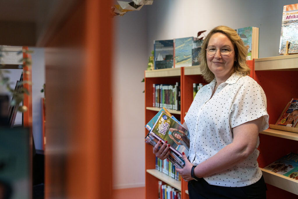 Mediathecaris op een school met de Bibliotheek op school
